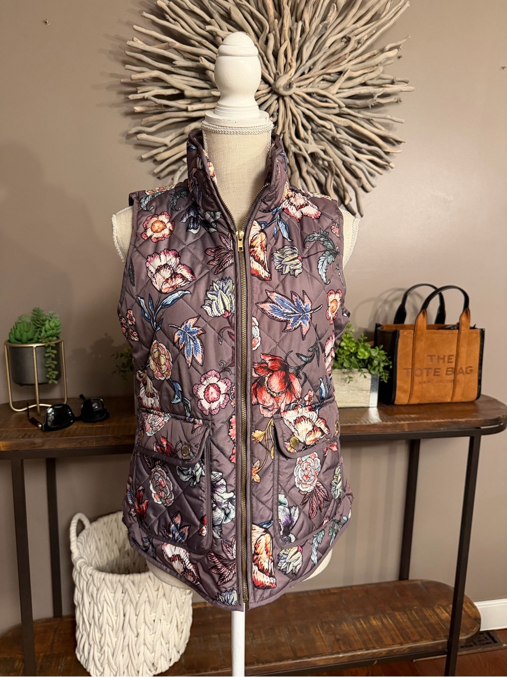 Artisan NY zip up vest‎ with floral pattern